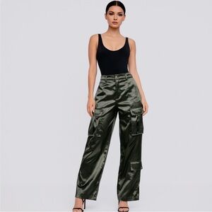NWT REMI x REVOLVE Sydney Satin Cargo Pants Dark Green Utility Luxe Sz M 🧡